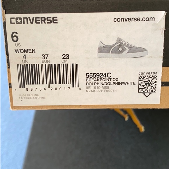 Converse Sneakers. - Picture 4 of 4